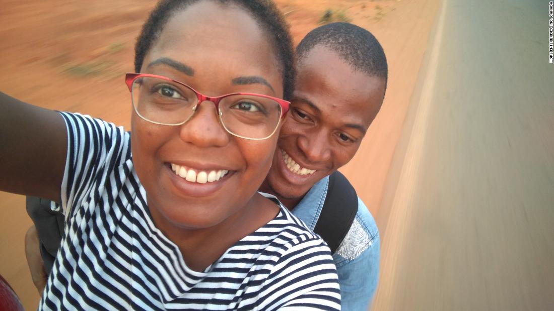 she-asked-a-stranger-for-directions-on-vacation.-two-weeks-later-they-were-engaged